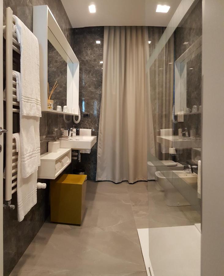 Hotel Poppi มิรา ภายนอก รูปภาพ