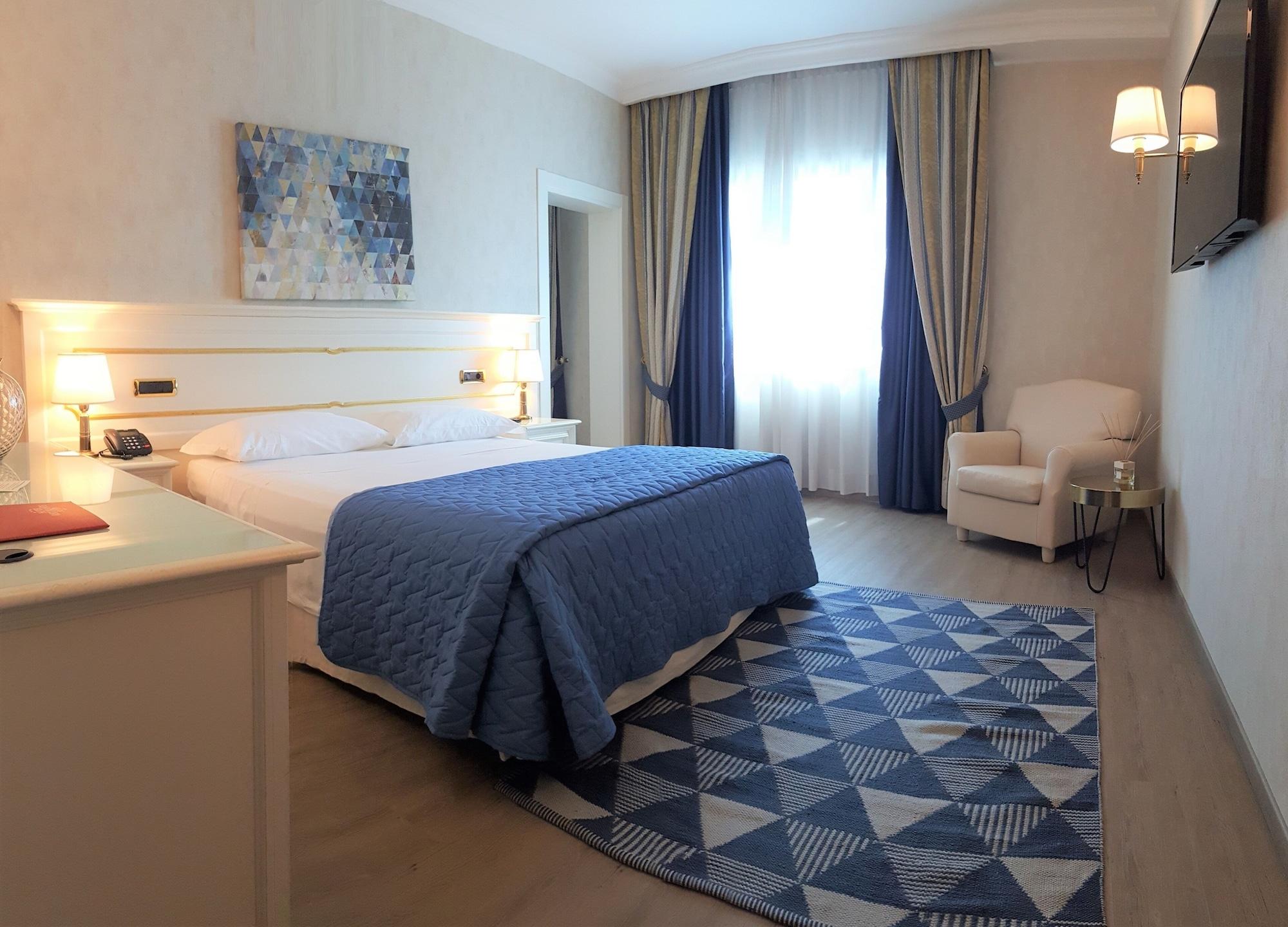 Hotel Poppi มิรา ภายนอก รูปภาพ