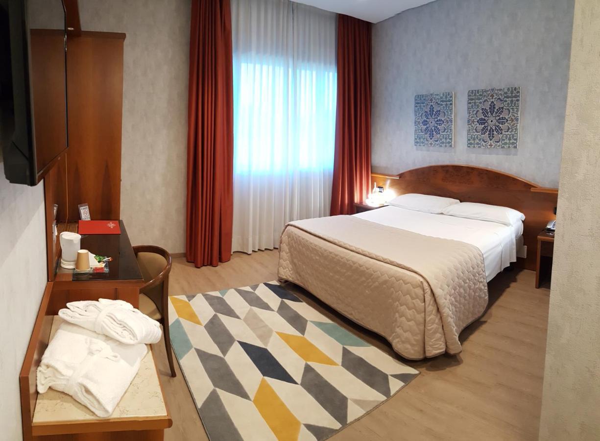 Hotel Poppi มิรา ภายนอก รูปภาพ