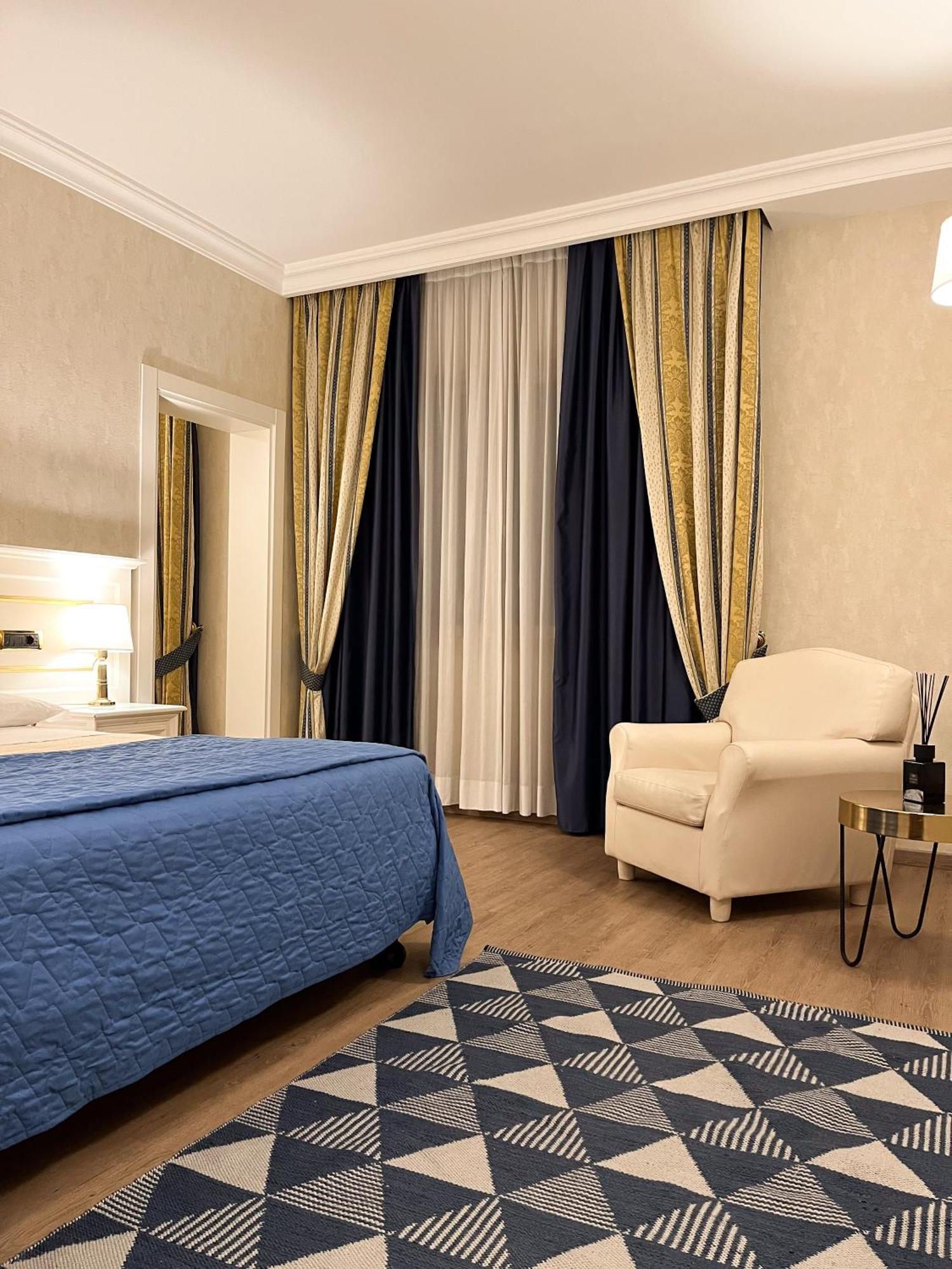 Hotel Poppi มิรา ภายนอก รูปภาพ